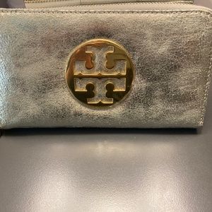 💛🤍 TORY BURCH Silver Wallet Clutch With Gold Detail 🤍💛